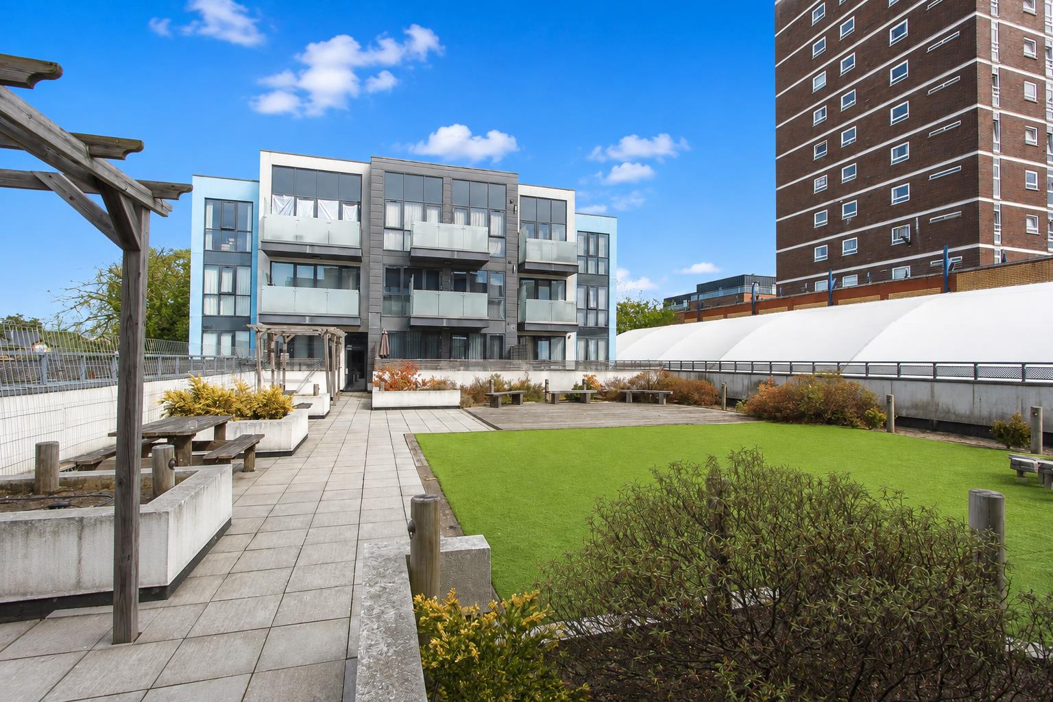 Peake Court, 2 Cavalier Close, Wallington